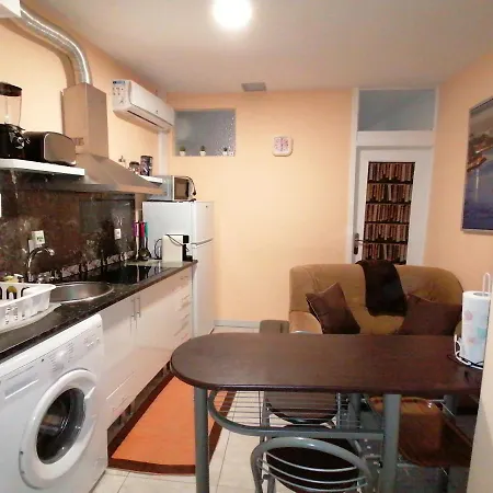 Apartment House Romantic R/c Left