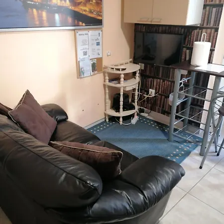 House Romantic R/c Left דירה