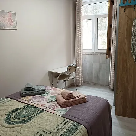 House Romantic R/c Left