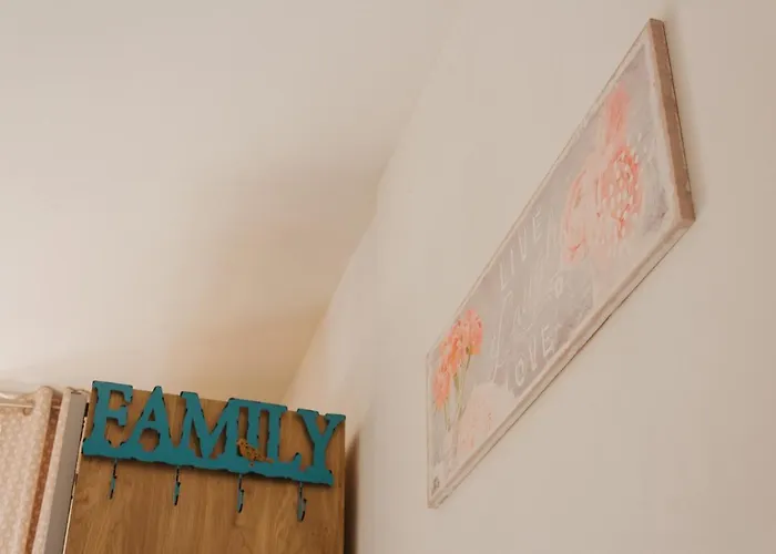 House Romantic R/c Left شقة *